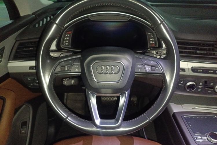 Used Audi Q7 2018 45 TFSI Technology Edition Steering Wheel