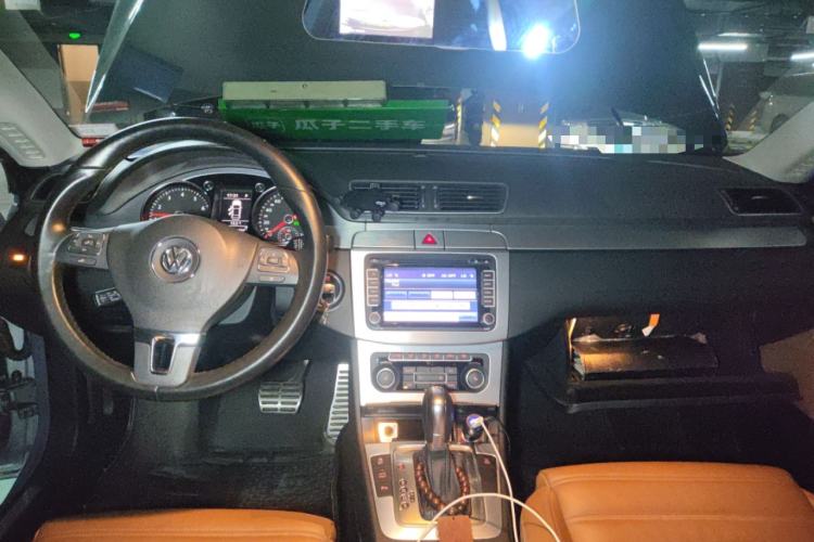 Used Volkswagen FAW-Volkswagen CC 2011 1.8TSI Luxury Model Center Console