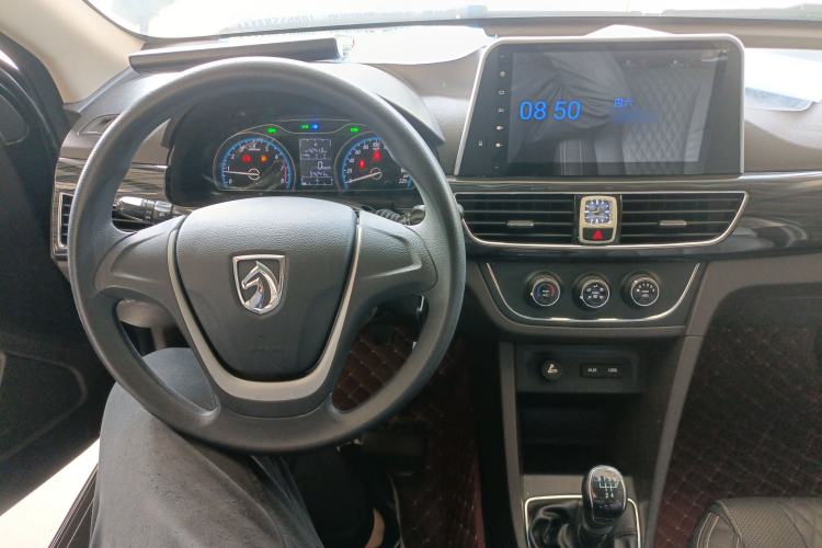 Used Baojun 630 2016 1.5L manual Comfort trim level Center Console
