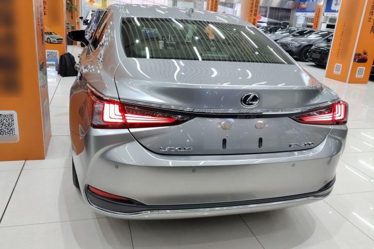Used Lexus ES 2023 200 Excellence Edition Rear