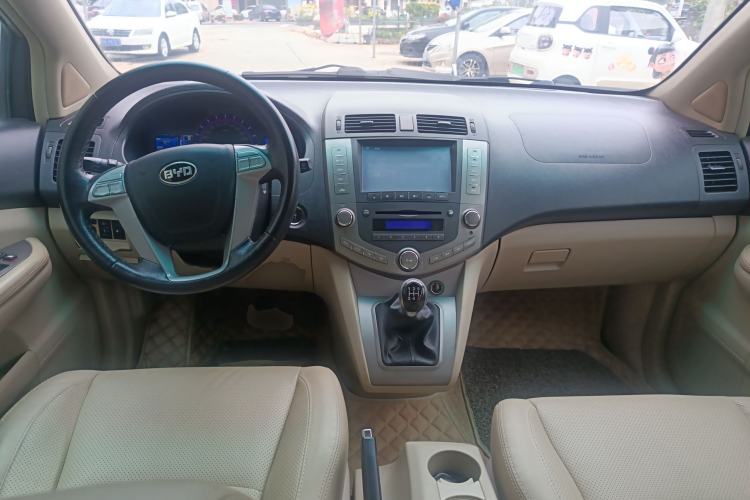 Used BYD S6 2014 2.0L Manual Luxury 5-Seater
