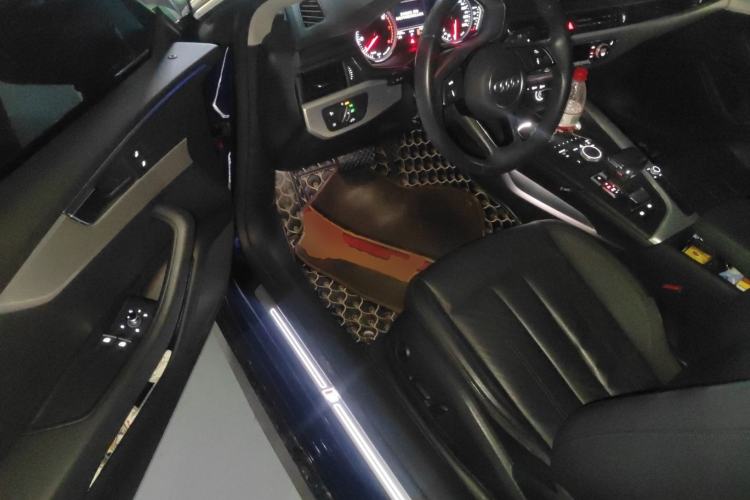 Used Audi A5 2019 Coupe 40 TFSI Fashion Edition China V Emission Standard Driver Seat