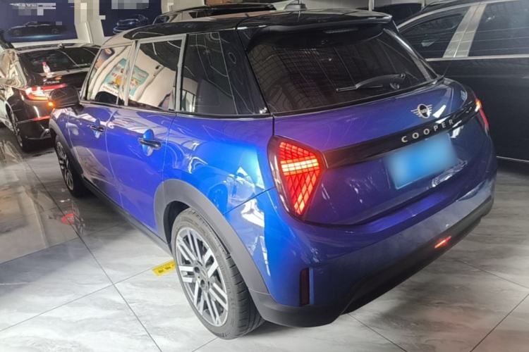 MINI 2025 1.5T COOPER Classic Edition Five-Door Version مستعملة