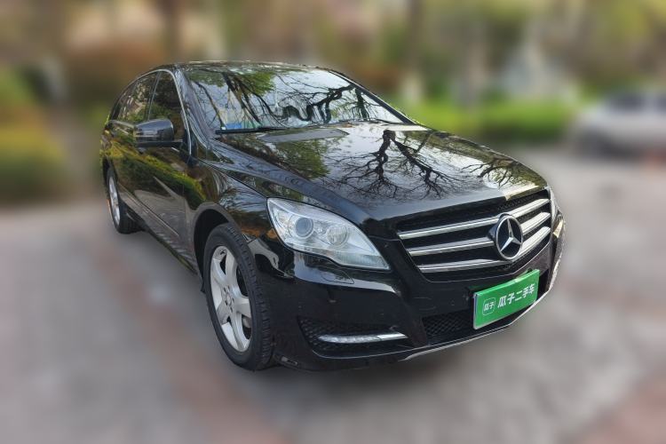 Used Mercedes-Benz R-Class 2014 R 320 4MATIC Luxury Model Front Right 45 Deg