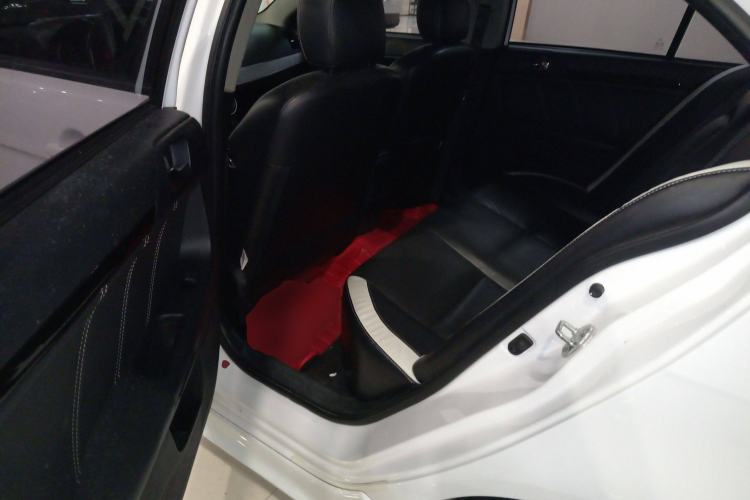 Used Mitsubishi Lancer EX 2016 1.8L CVT Black-and-White Retro Edition
