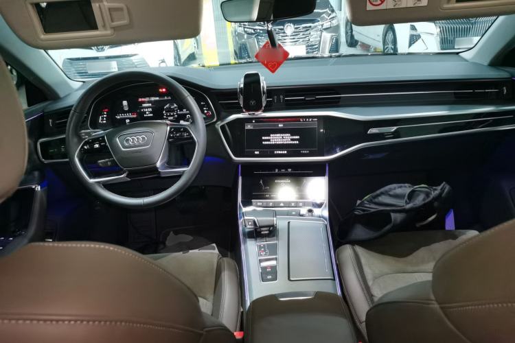 Used Audi A7L 2024 45TFSI S-line Dream-Building Edition Flow Crystal Package
