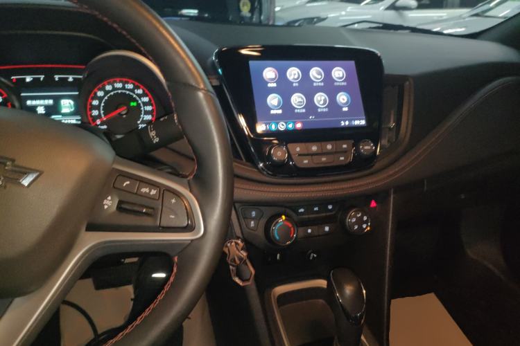 Used Chevrolet Monza 2020 Light Hybrid RS 330T Automatic Comfort Edition Center Console