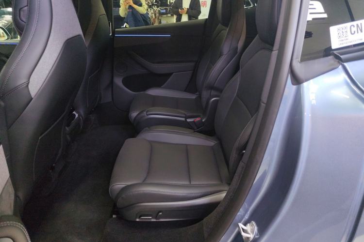 Used Tesla Model Y L 2025 Model Long-Range All-Wheel-Drive Version
