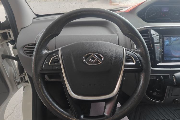 Used SAIC MAXUS Xintu V80 2023 2.0T AMT Classic Aoyuntong Short Wheelbase Ultra-Low Roof 5/6-Seater Steering Wheel