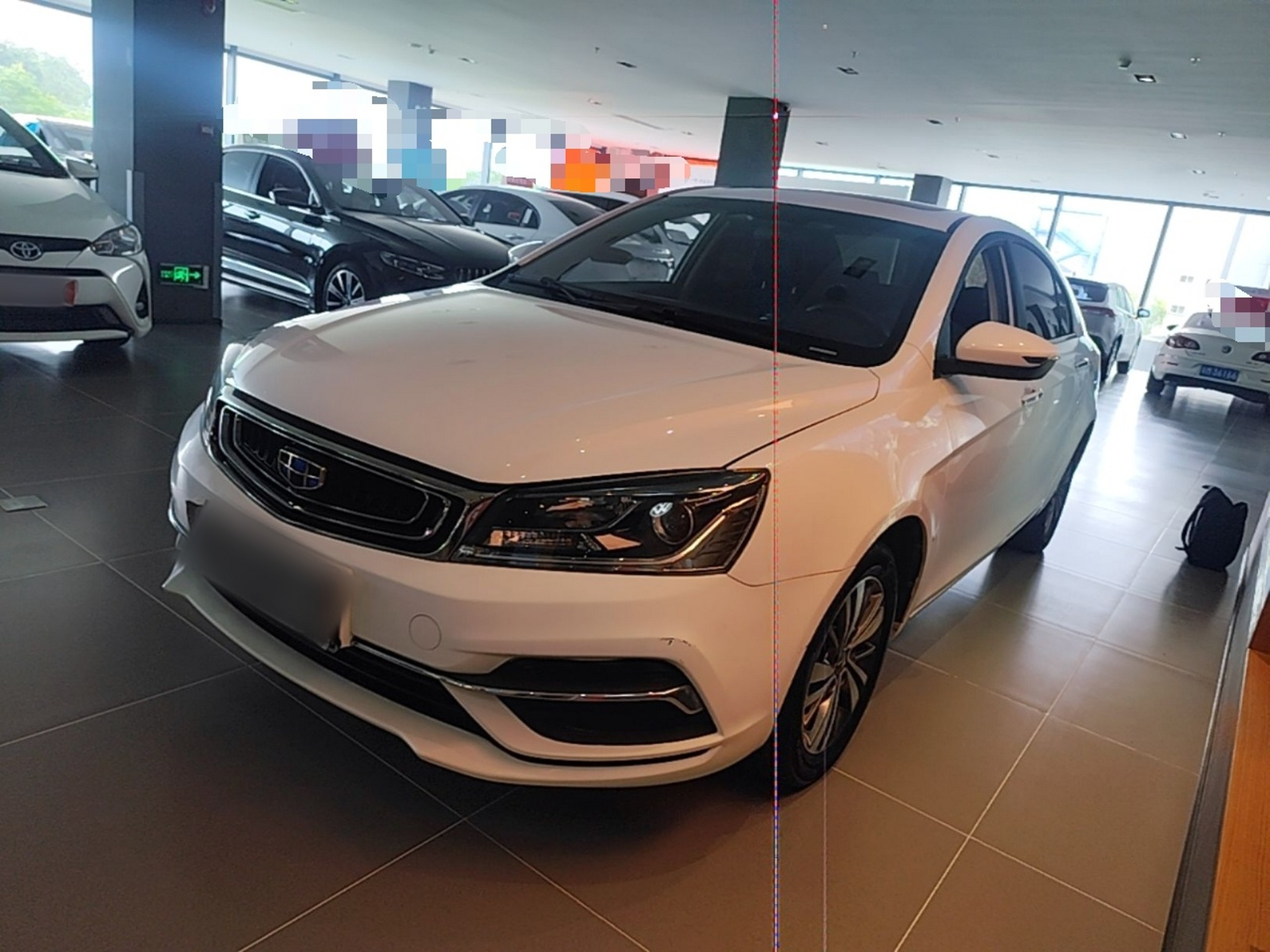 تحت مقدمة السيارة