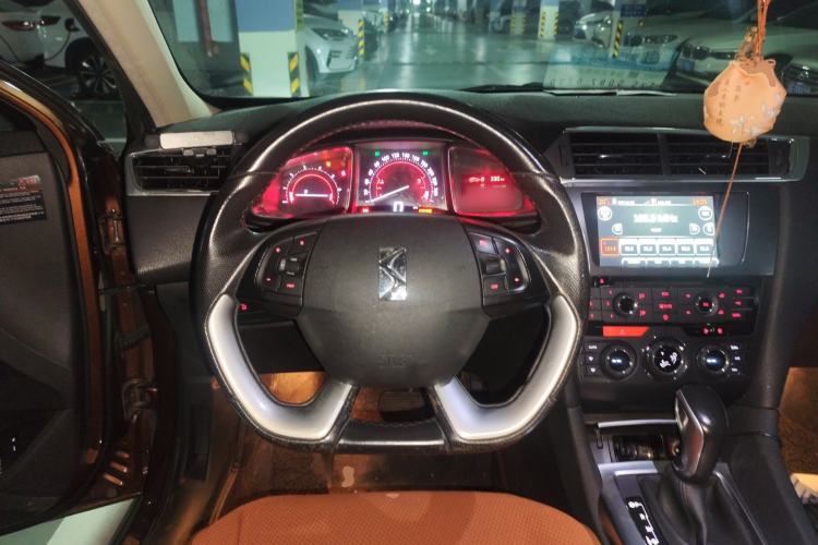 Used DS 6 2014 1.6T Luxury Edition THP160