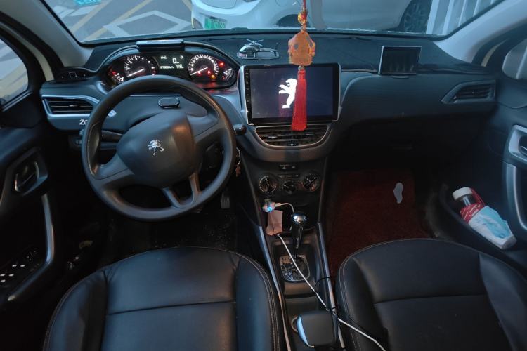 Used Peugeot 2008 2015 Playful Edition 1.6L Automatic Jade Model Center Console