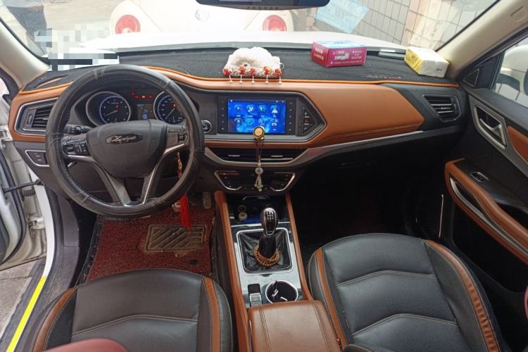 Used Zotye T300 2017 1.5L Manual Luxury Model Center Console