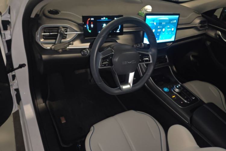 Used BYD Destroyer 05 2024 HONOR Edition DM-i 55KM Luxury Model Center Console