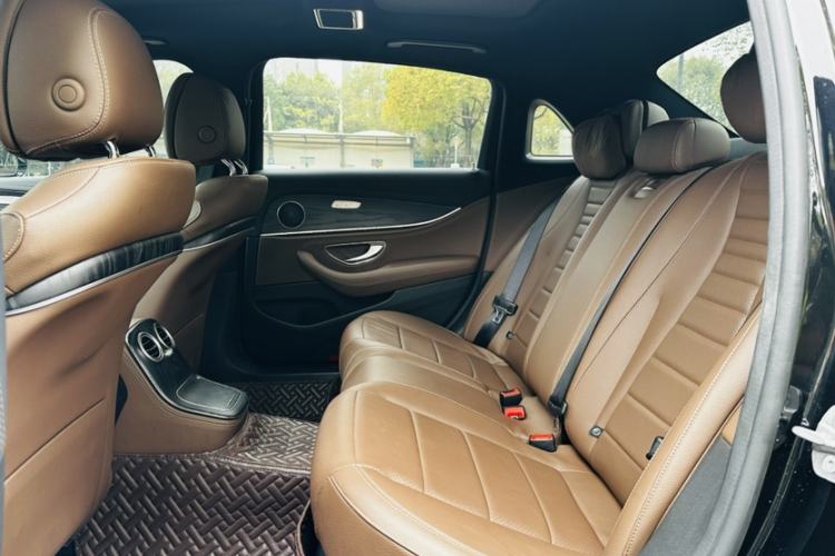 Used Mercedes-Benz E-Class New Energy 2022 Facelift E 350 e L Plug-in Hybrid Sedan Interior 12