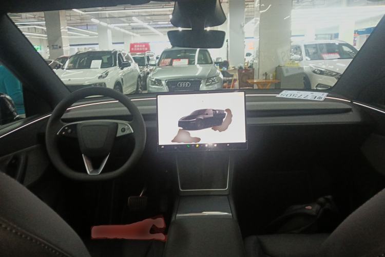 Used Tesla Model Y 2026 Facelifted Long-Range Rear-Drive Model Center Console