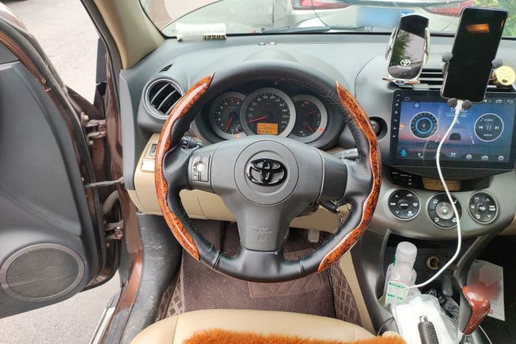 Used Toyota RAV4 2012 Luxurious Edition 2.0L Automatic All-Wheel Drive