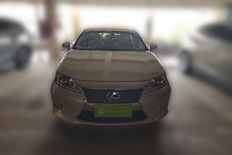 Used Lexus ES 2013 300h Elite Edition
