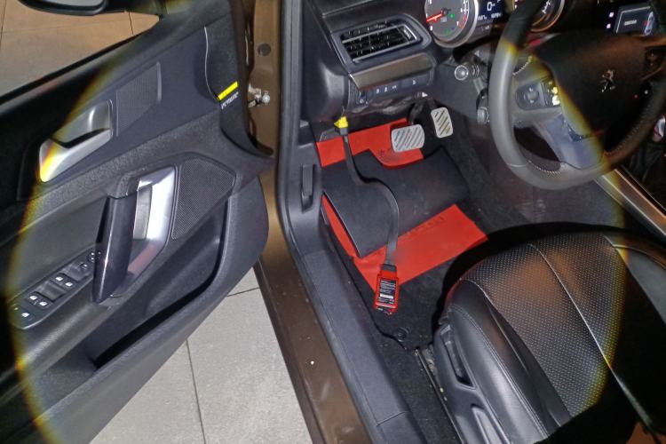 Used Peugeot 408 2015 1.2T Automatic Luxury Edition Driver Seat