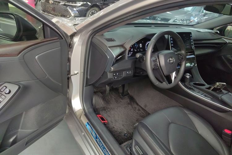 Used Toyota Avalon 2019 2.0L Luxury Edition China VI Standard Driver Seat