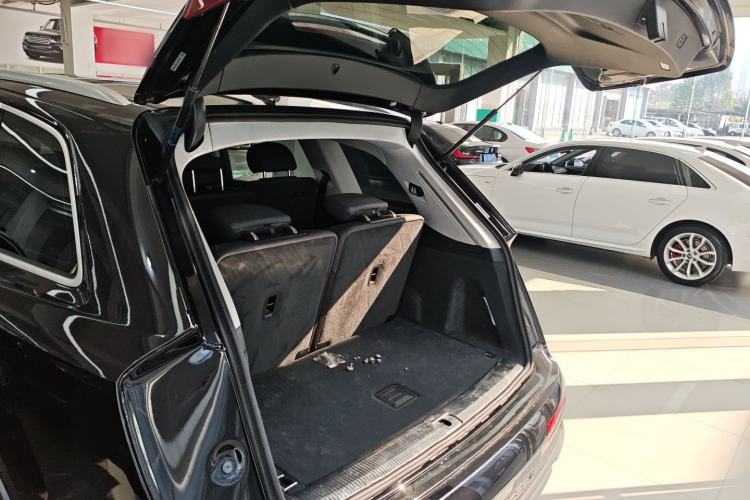 Used Audi Q7 2020 55 TFSI quattro S line sports model
