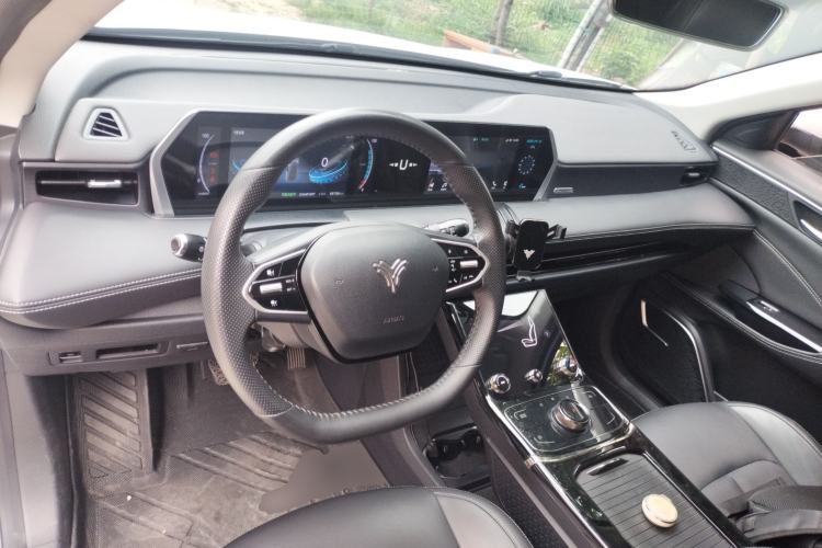 Used NETA U 2023 NETA U-Ⅱ 400 U-SHOW Edition Lithium-Ion Battery Center Console