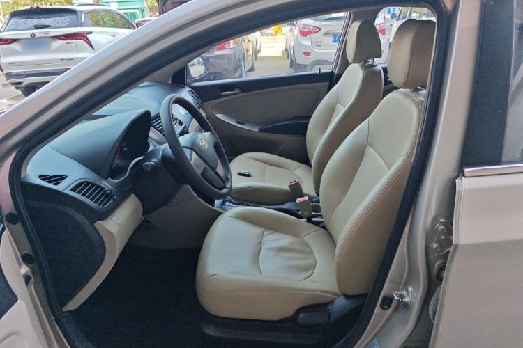 Used Hyundai Verna (older generation) 2014 1.4L Automatic Leading-Edge GLX Left Front Seat