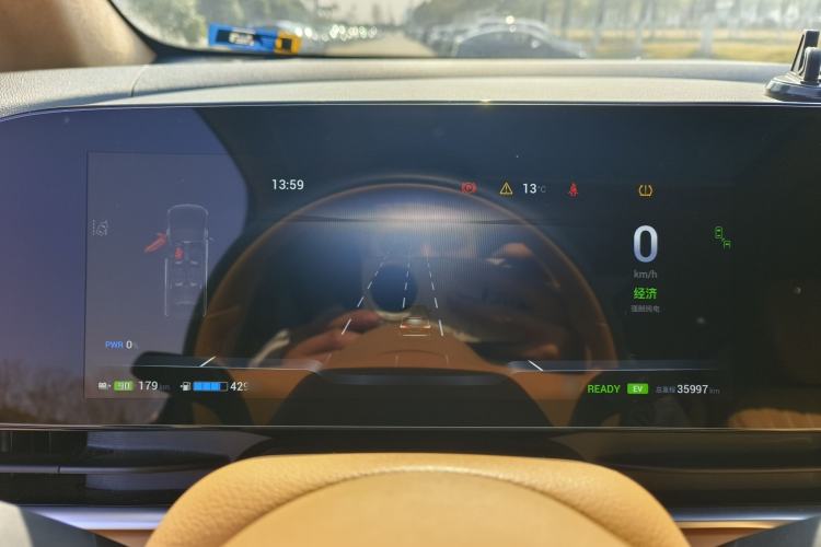 Used VOYAH Dream 2024 PHEV Ultra-Long Range Flagship Edition
