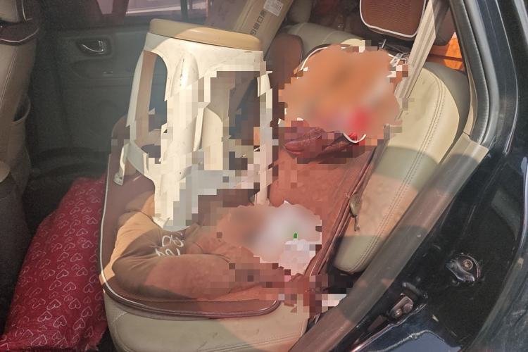 Used Huatai Santa Fe Classic 2012 2.0L Gasoline Manual Two-Wheel Drive with Sunroof
