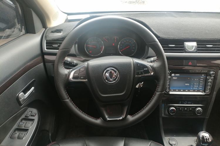 Used Dongfeng Fengon 370 2016 1.5L Manual Luxury 7-Seater Steering Wheel