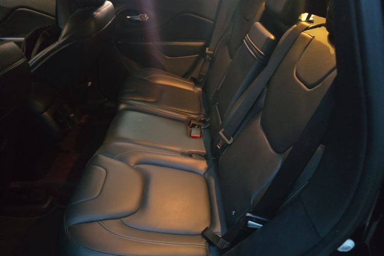 Used Jeep Cherokee 2017 2.0L Superior Edition
