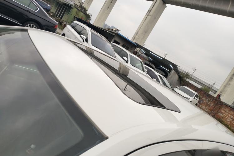 Used Volkswagen Gran Lavida 2013 1.6L Manual Comfort Model