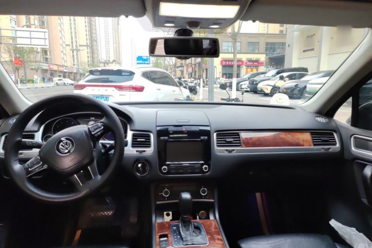 Used Volkswagen Touareg 2011 3.0 TSI Standard Version
