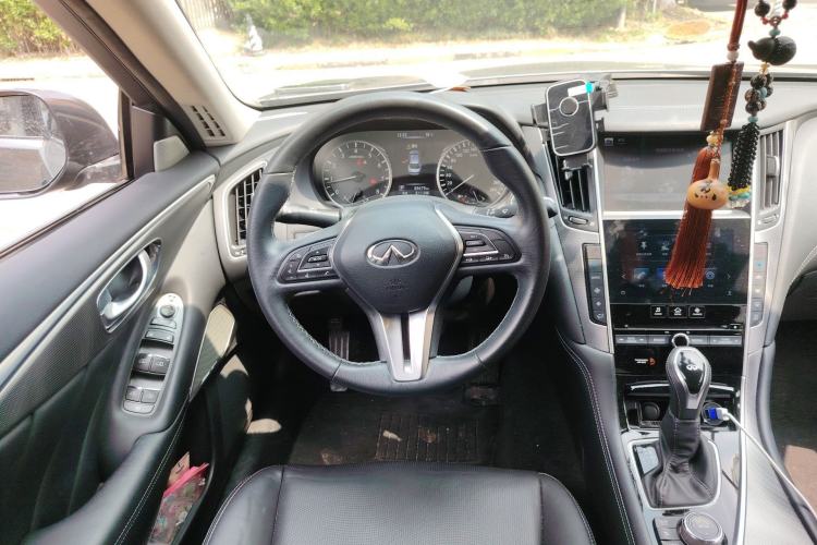 Used Infiniti Q50L 2018 2.0T Enjoyment Version China VI Standard Steering Wheel