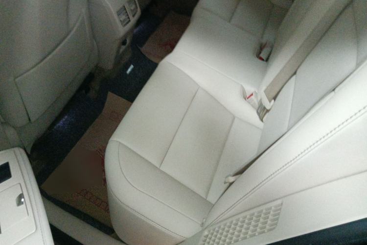 Used Lexus ES 2013 300h Elite Edition
