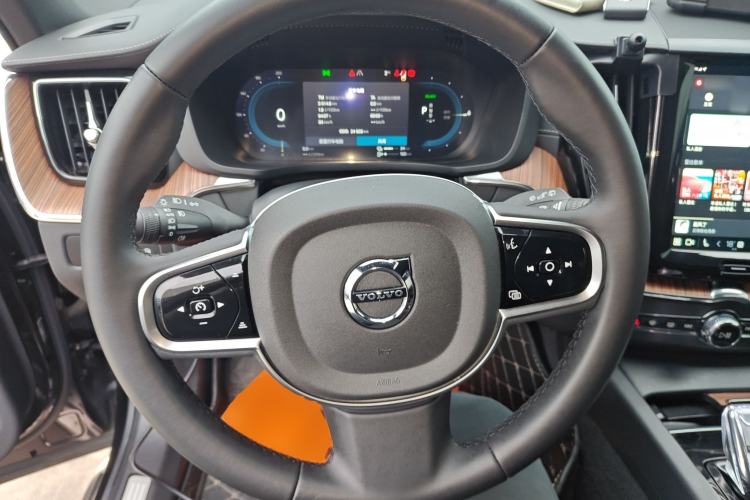 Used Volvo XC60 New Energy 2025 Plug-in Hybrid Long-Range All-Wheel Drive Smart & Luxurious Edition
