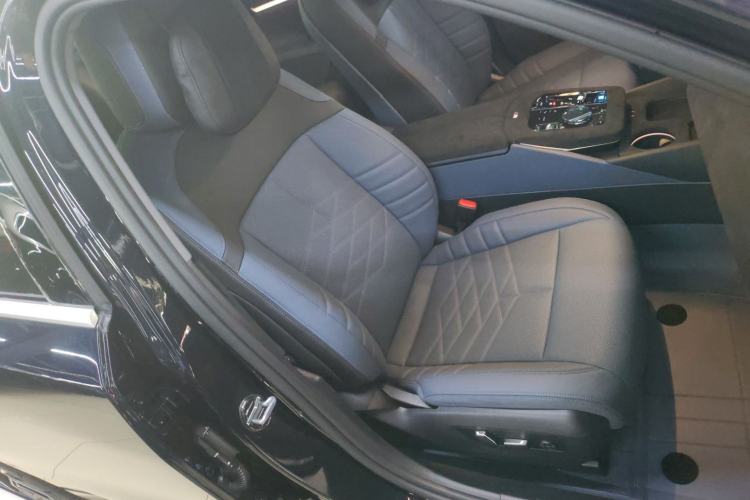 Used BMW i5 2024 eDrive 35L M Sport Package Right Front Seat