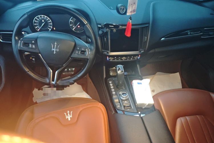 Used Maserati Levante 2022 2.0T GT Sharp Edition Center Console