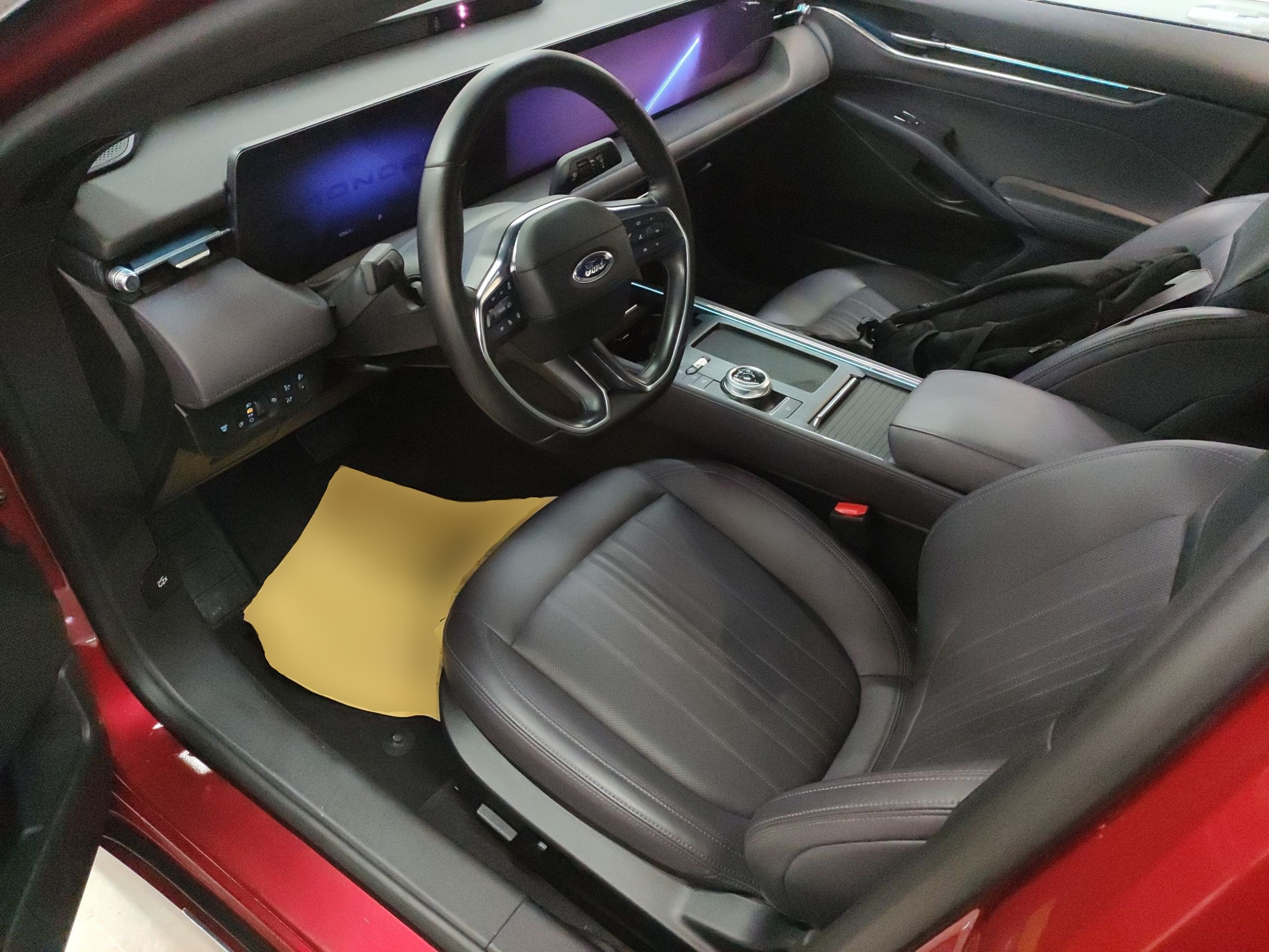 المقاعد الأمامية داخل السيارة