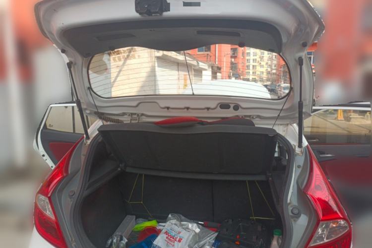 Used Hyundai Verna Ray 2016 1.4L Automatic Leading-Edge GLX
