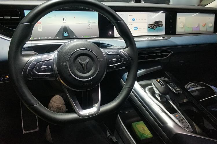 Used VOYAH FREE 2021 Four-Wheel Drive Standard Range-Extended Exclusive Luxury Package Center Console