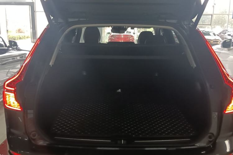 Used Volvo XC60 2019 T5 4x4 Smart Edition China V Standard Trunk