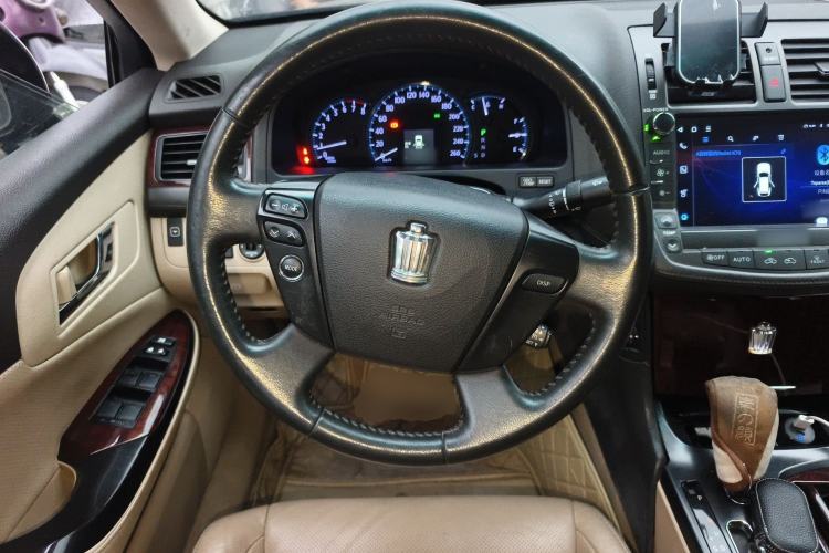 Used Toyota Crown 2011 2.5L Royal Special Edition with Leather and Sunroof
