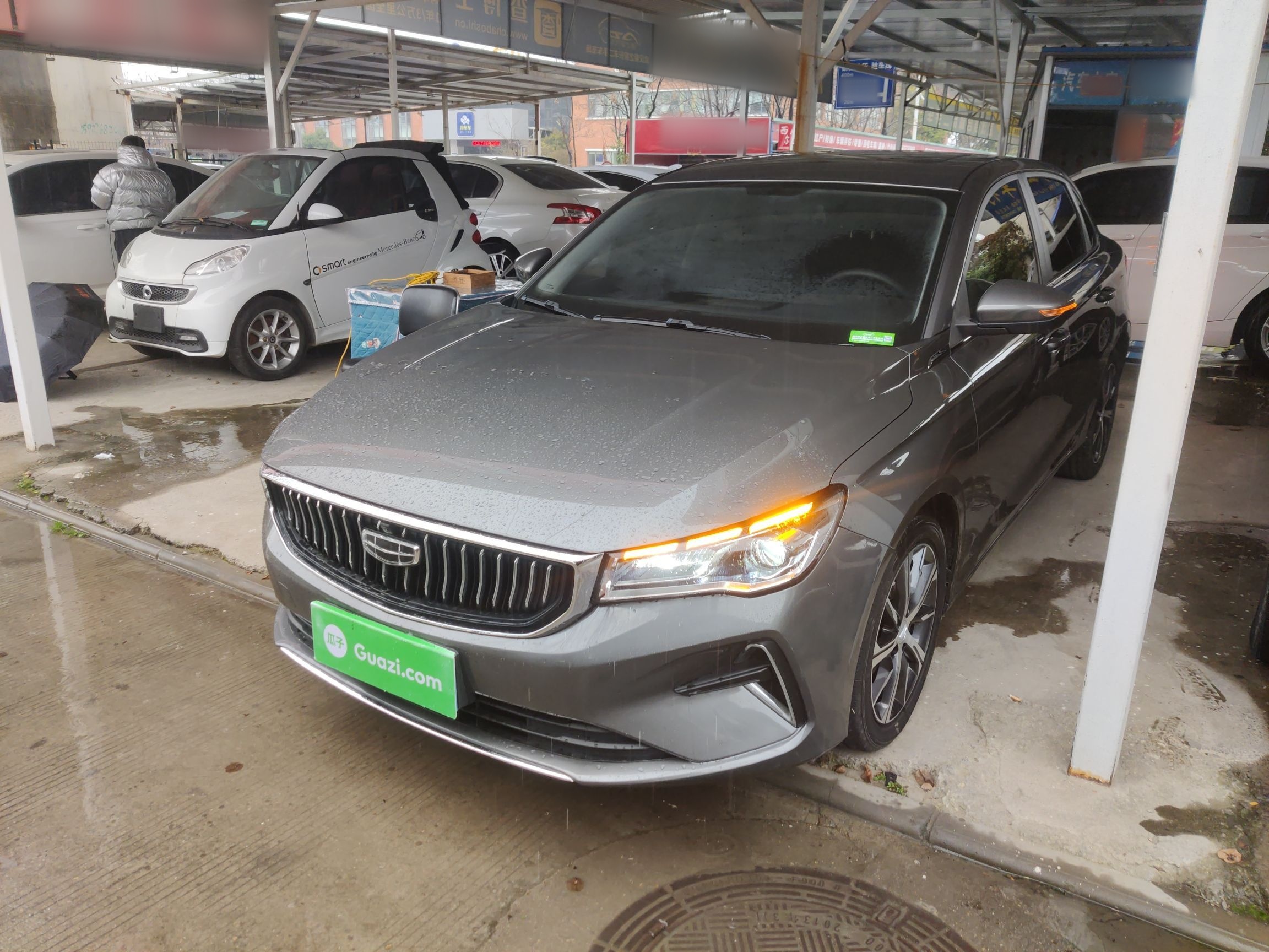 Под передней частью автомобиля