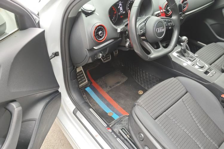 Used Audi A3 2020 Limousine 35 TFSI Sporty Version China VI Driver Seat