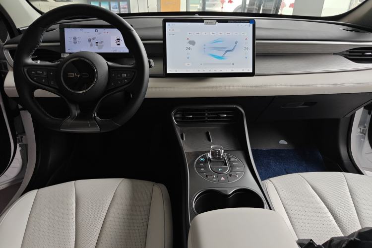 Used BYD Seal 05 DM-i 2025 DM-i Intelligent Drive 120KM Flagship Model Center Console