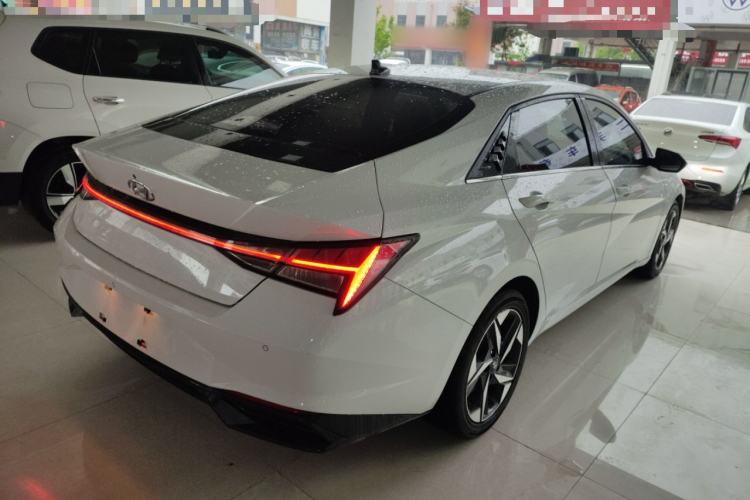 Used Hyundai Elantra 2021 1.5L CVT LUX Prestige Edition Rear Right 45 Deg