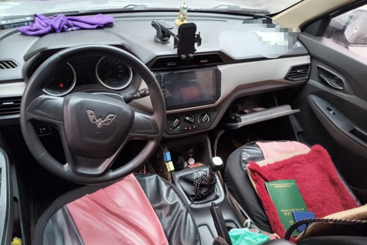 Used Wuling Hongguang 2019 1.5L S Standard Version China VI LAR Center Console