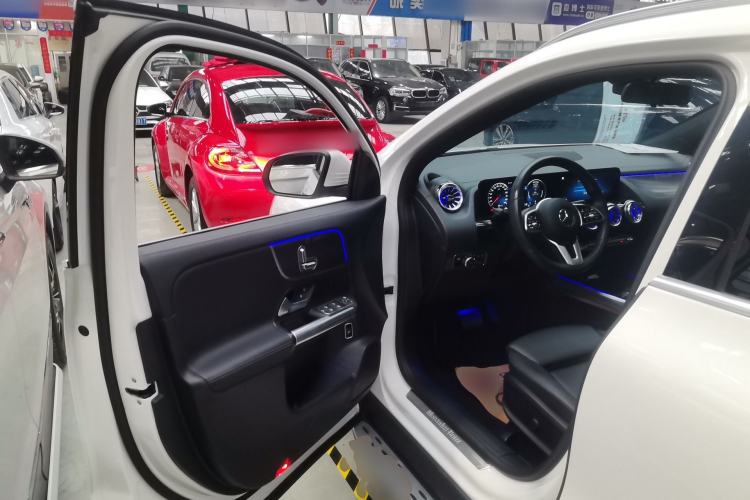 Used Mercedes-Benz GLA 2022 Facelifted GLA 200 Driver Seat