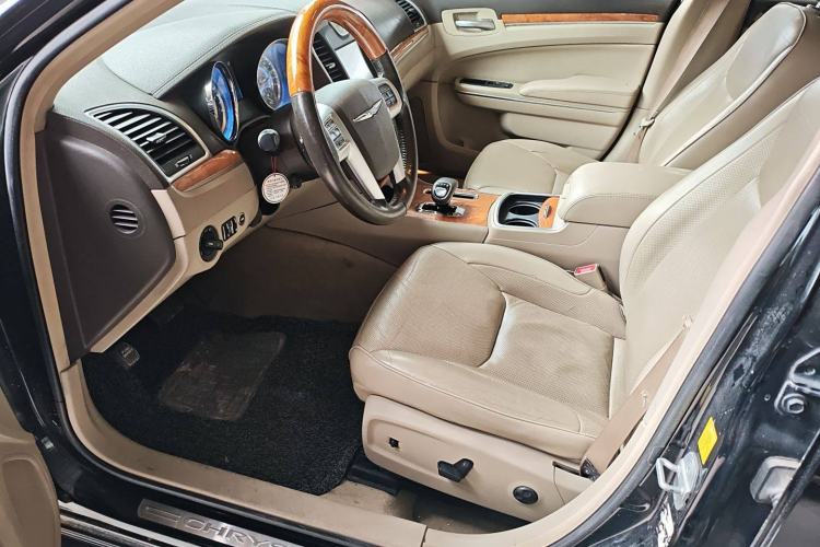 Used Chrysler 300C 2013 3.6L Luxury Edition